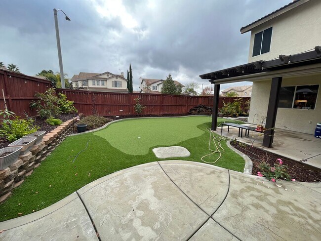 Building Photo - 40336 Cambridge St