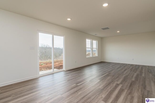 Building Photo - 557 Pinehurst Dr