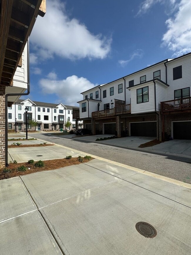 Building Photo - Charming 3BR Townhome in Buford