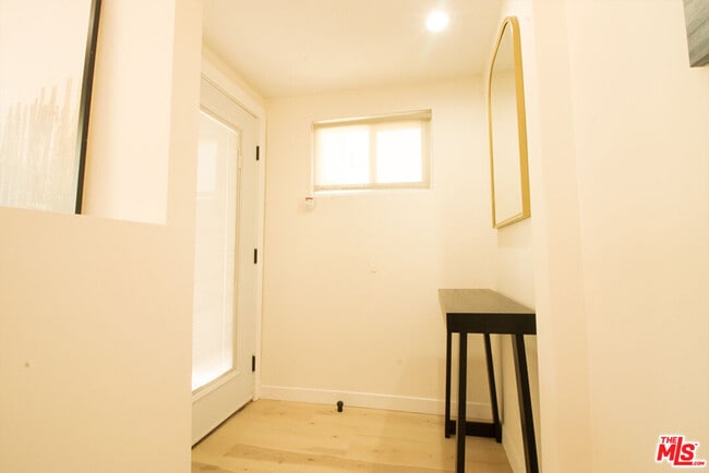 Building Photo - 9042 Phyllis Ave