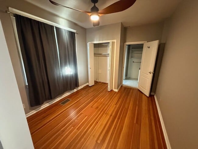 Building Photo - 217 E Oak St