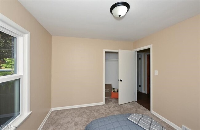 Building Photo - 357 E Paige Ave