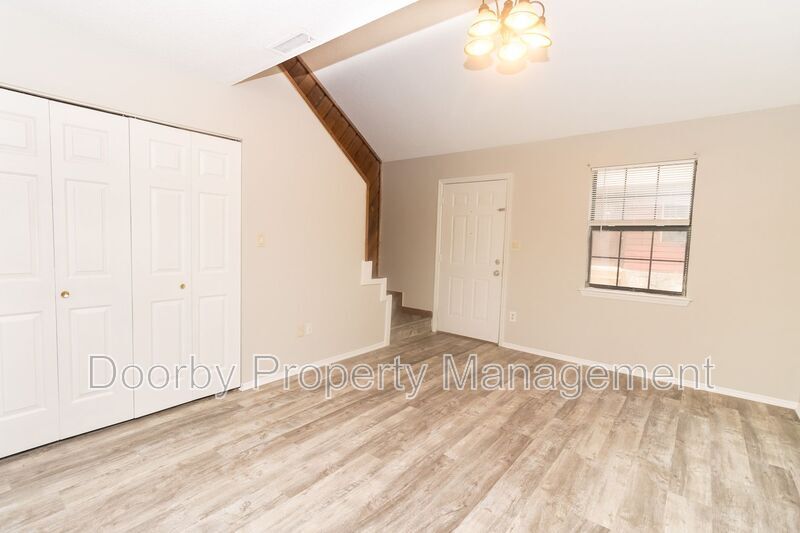 Building Photo - 22 S Germantown Rd