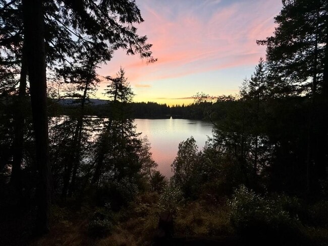 Building Photo - 22311 Overlake Loop SE