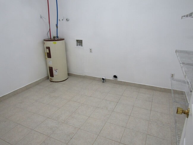 Building Photo - 1087 Desert Shield St