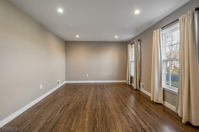 Building Photo - 18 Lisa Dr