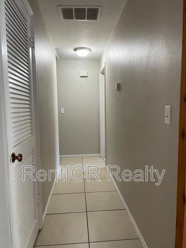 Building Photo - 810 Maple Ridge Rd