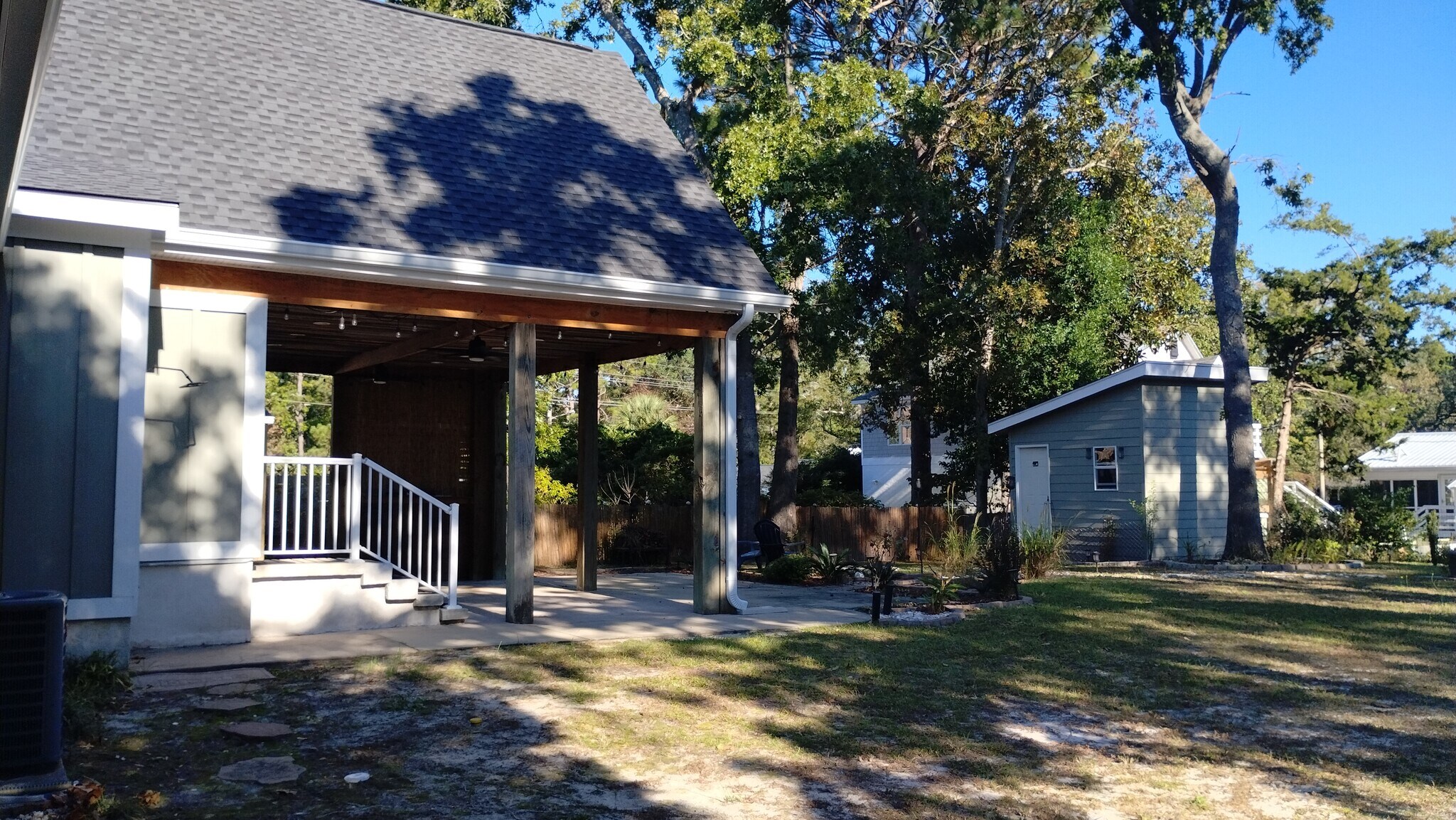 Building Photo - 710 Yucca Ave