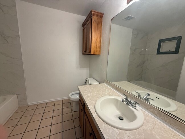 Building Photo - 1016 Westbury Terrace