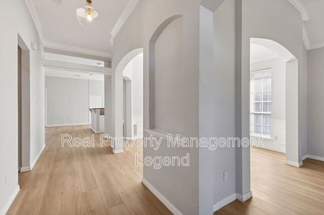 Building Photo - 8012 Greenwood Dr