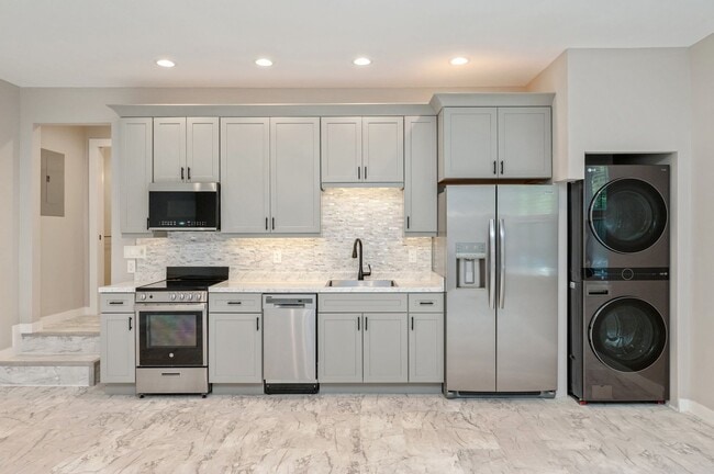 Building Photo - Peaceful Retreat! Just minutes from Niceville!