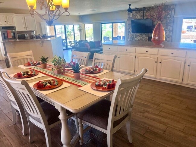 Building Photo - Golf Course Pool Home with 4 Bedrooms!