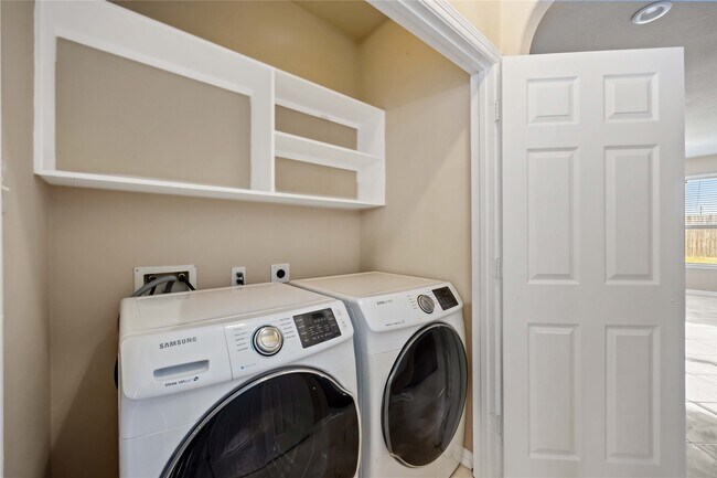 Building Photo - 6303 Atlasridge Dr