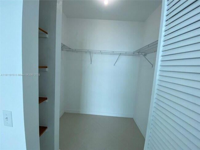 Building Photo - 300 S Biscayne Blvd