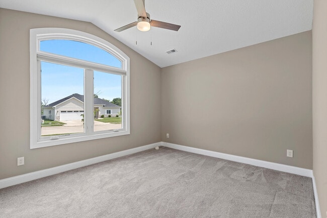 Building Photo - 5990 Tamarack Dr