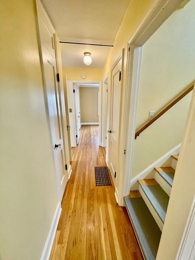Building Photo - Well Maintained- 3 bed 2 bath Home - Piedm...