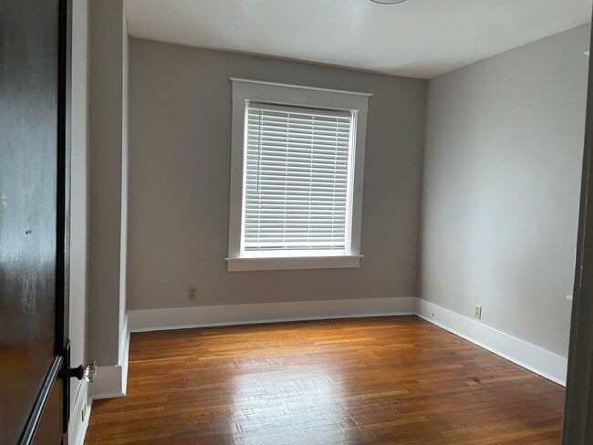 Building Photo - 2 Bedroom 2 Bathroom Single Family Home (B...