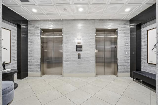 Building Photo - 2600 W 7th St