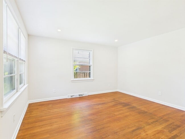 Building Photo - Cozy, 3 Bedroom Brick Cape in Fulton Hill ...