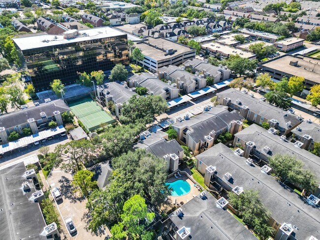 Building Photo - 702 Bering Dr