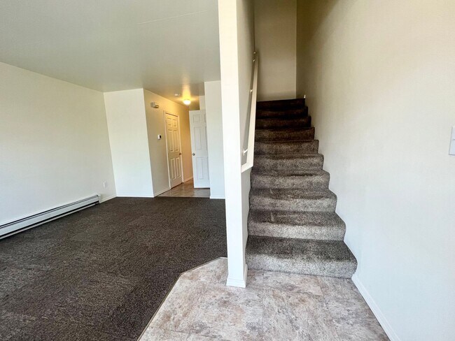 Building Photo - 209 E 18th Ave