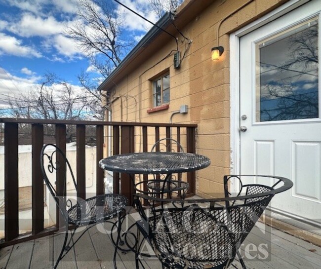 Building Photo - 207 1/2 N. Alameda St