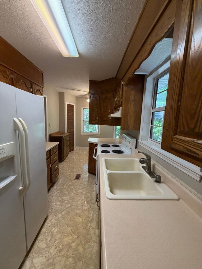 Building Photo - 4084 Friendship Rd