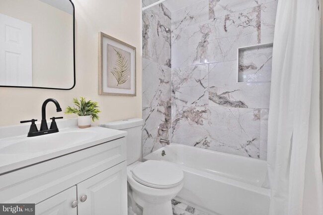 Building Photo - 713 Marcy Ave