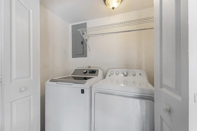 Building Photo - 212 Francis St