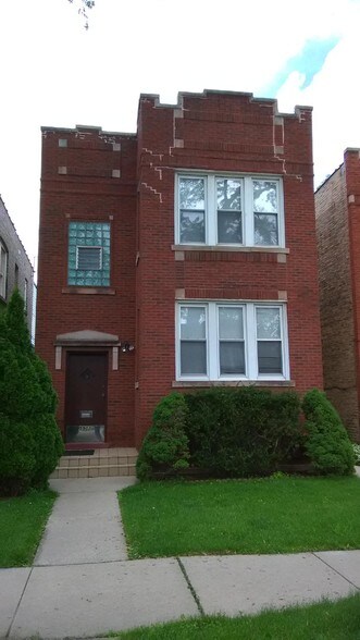 Building - 5902 W Wilson Ave