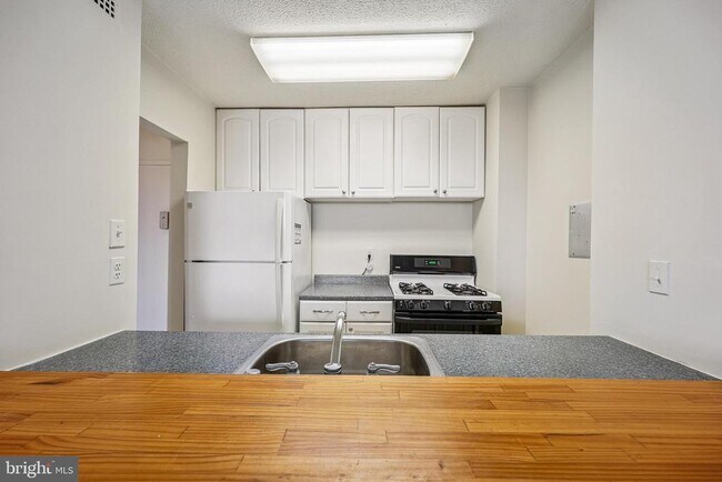 Building Photo - 11801 Rockville Pike