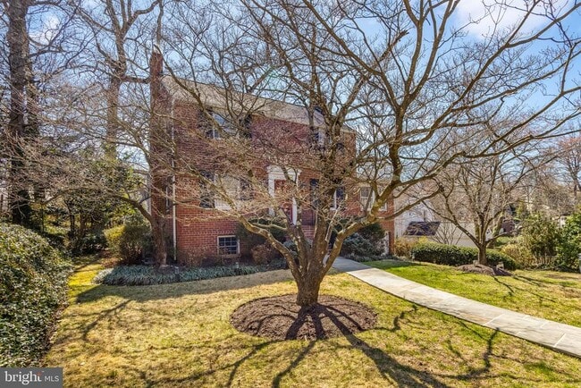 Building Photo - 2355 N Quincy St