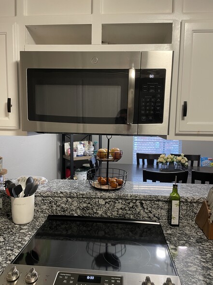 Granite countertops - 1307 Bagby Ave