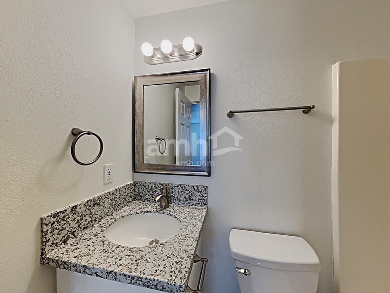 Building Photo - 16961 SW Cashew Way