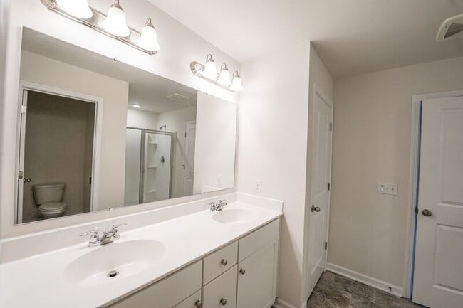 Building Photo - 166 Benelli Dr