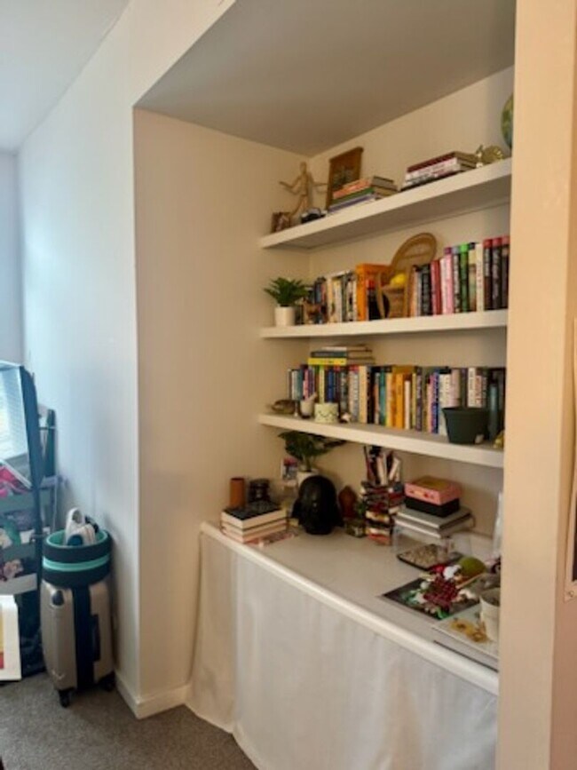 Building Photo - Welcome to Urban Elegance in the Heart of Historic Old City, Philadelphia