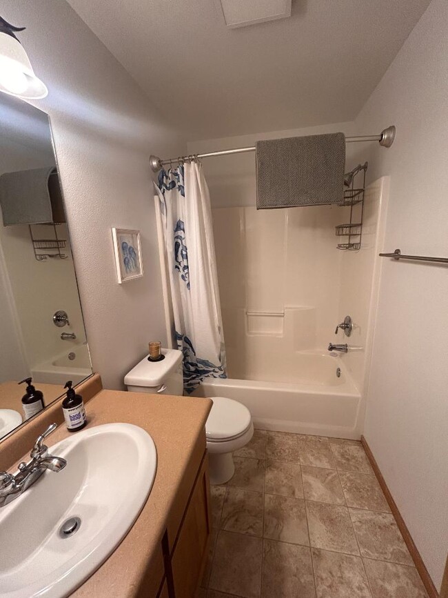 Building Photo - 1033 Crimson Ct