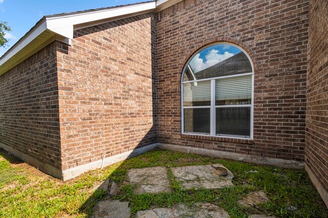Building Photo - 9907 Brandywood Cir