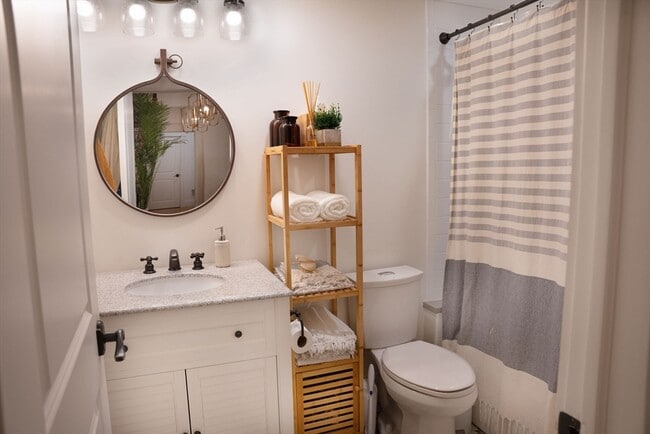 Building Photo - 11 S Mason St