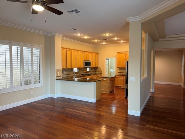 Building Photo - 572 Fox Links St