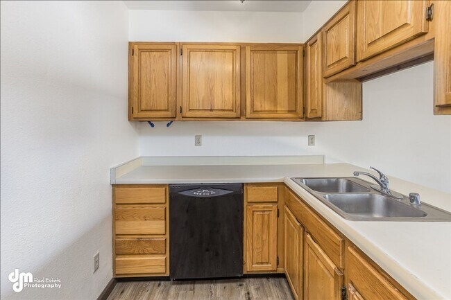 Building Photo - 876 N Wesglenn Cir