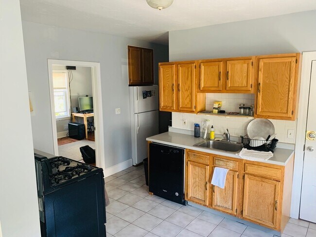 Building Photo - 48 Cypress St