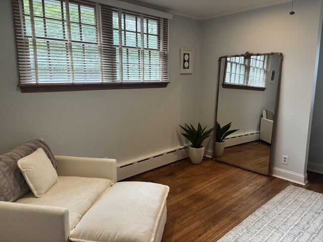 Building Photo - 5650 N Bayview Rd