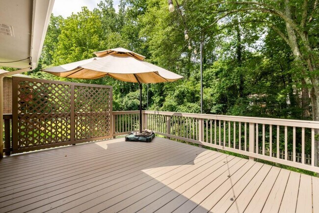 Building Photo - 2646 Caladium Dr NE