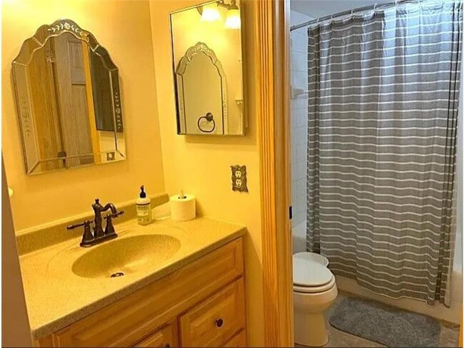 Building Photo - 4560 Cedar Lk Rd S