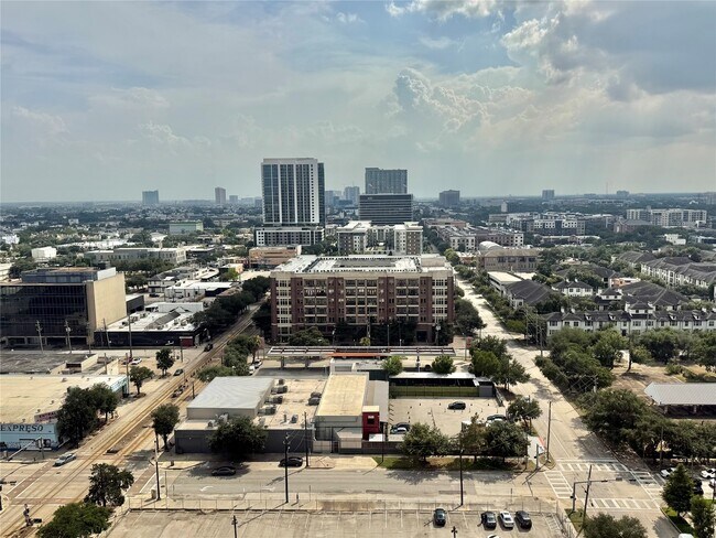 Building Photo - 2016 Main St