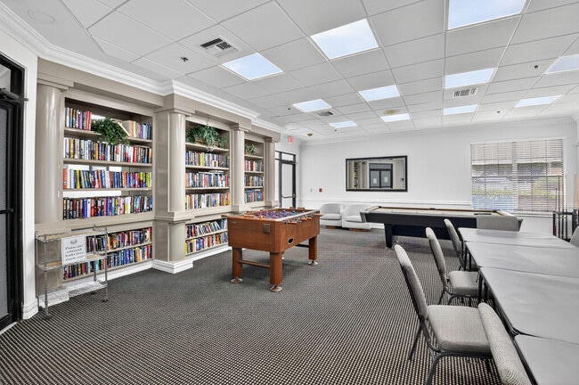 Building Photo - 7677 Lexington Club Blvd