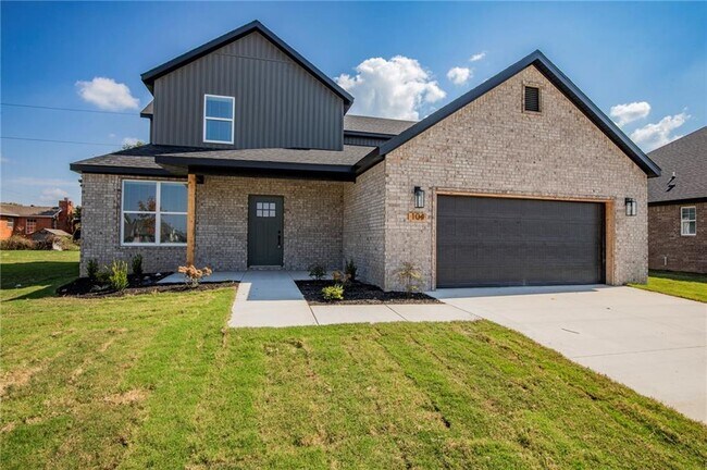 Building Photo - 104 White Oak St