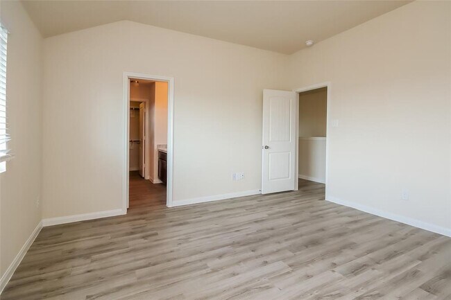 Building Photo - 4246 Silver Ranch Rd