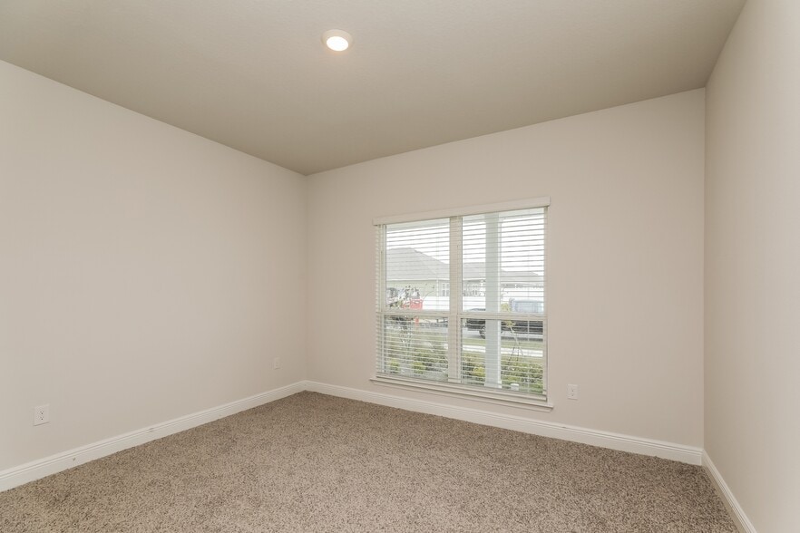 Building Photo - 428 Eagle Lake Wy